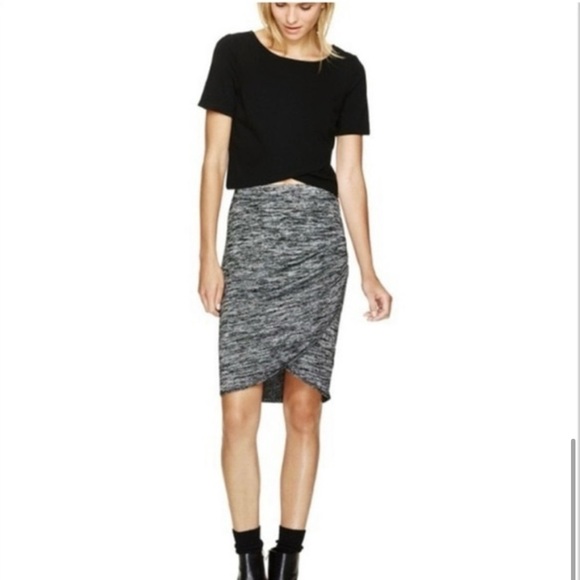 SOLD | Aritzia Wilfred Free Tyra Skirt | Size XS - Picture 1 of 4